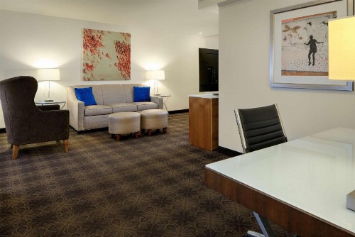 DoubleTree by Hilton Hotel & Suites Pittsburgh Downtown - image 28