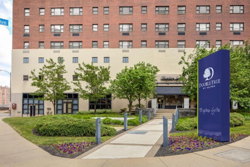 DoubleTree by Hilton Hotel & Suites Pittsburgh Downtown - image 3