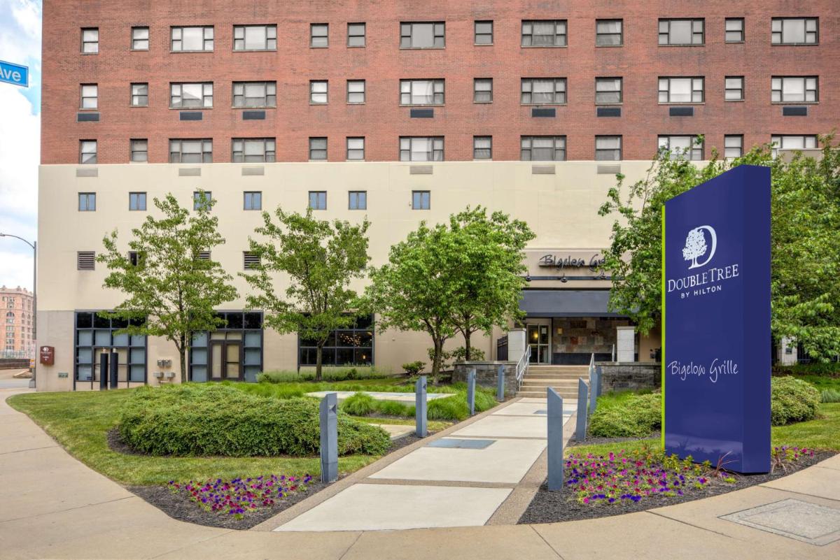 DoubleTree by Hilton Hotel & Suites Pittsburgh Downtown - image 3