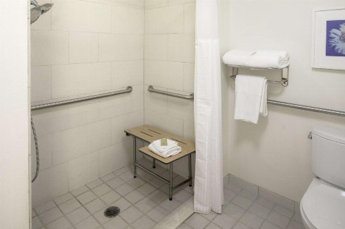 DoubleTree by Hilton Hotel & Suites Pittsburgh Downtown - image 49