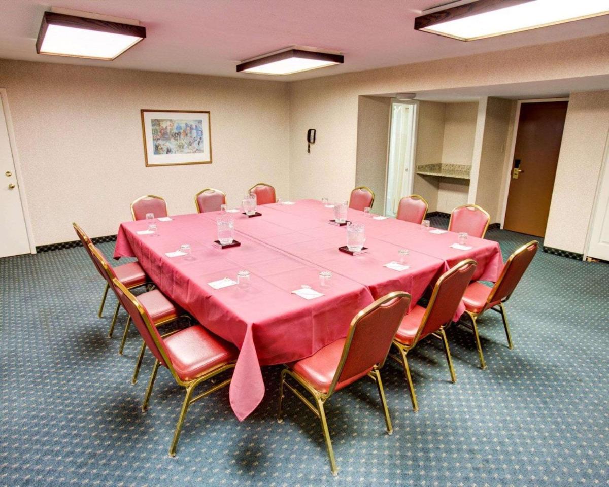 Comfort Inn Conference Center Pittsburgh - image 3