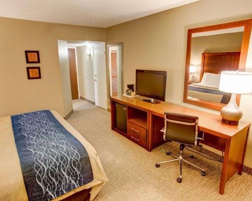 Comfort Inn Conference Center Pittsburgh - image 4