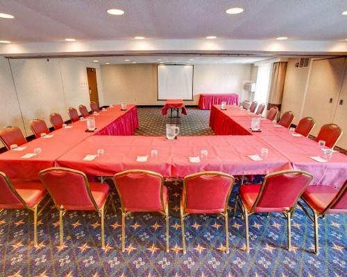 Comfort Inn Conference Center Pittsburgh - image 5