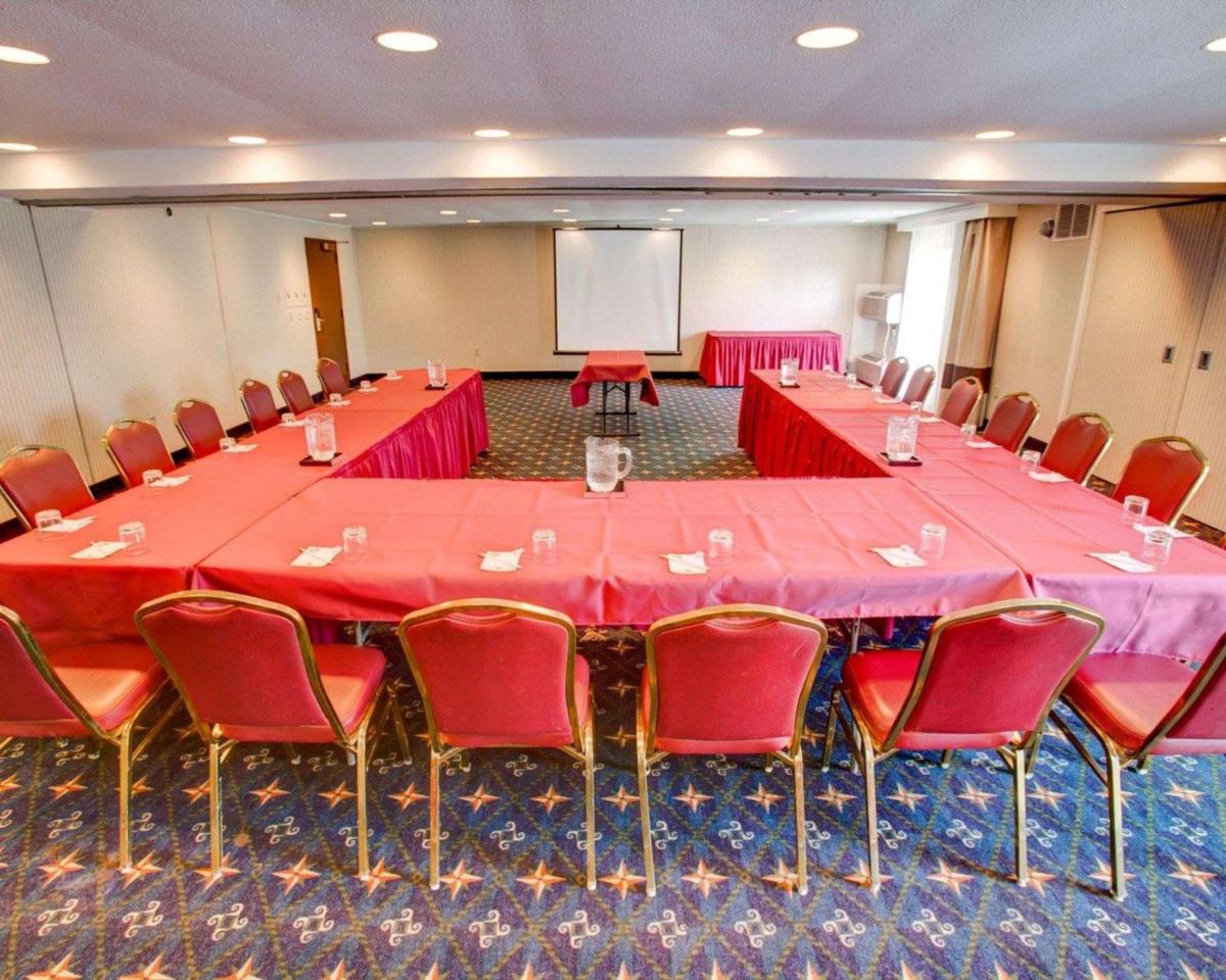 Comfort Inn Conference Center Pittsburgh - image 5
