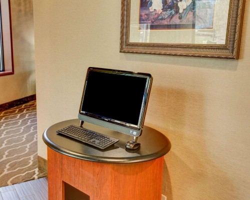 Comfort Inn Conference Center Pittsburgh - image 6