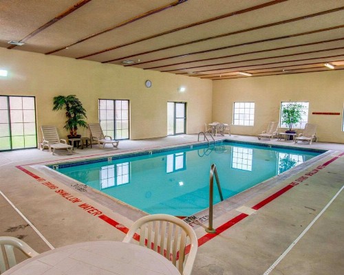 Comfort Suites Coraopolis - image 17