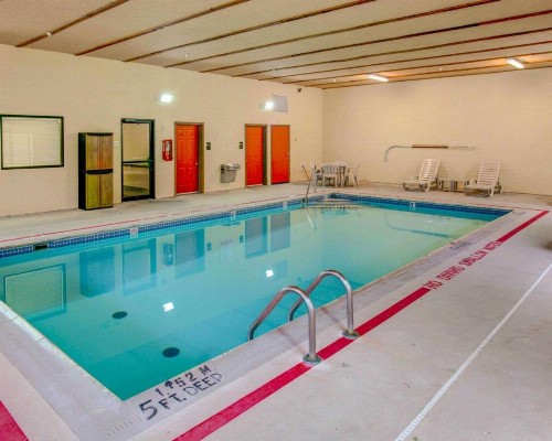 Comfort Suites Coraopolis - image 18