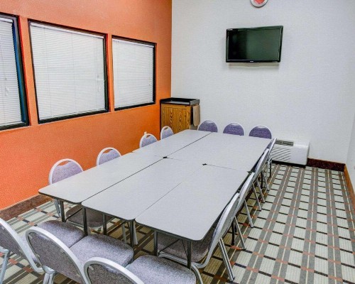 Comfort Suites Coraopolis - image 23