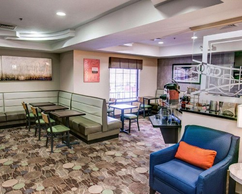 Comfort Suites Coraopolis - image 26