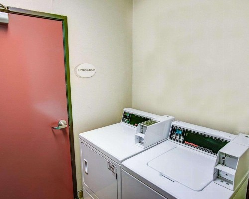 Comfort Suites Coraopolis - image 27