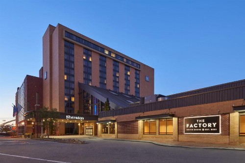 Sheraton Pittsburgh Hotel at Station Square - image 1