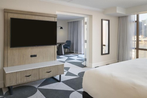 Sheraton Pittsburgh Hotel at Station Square - image 2