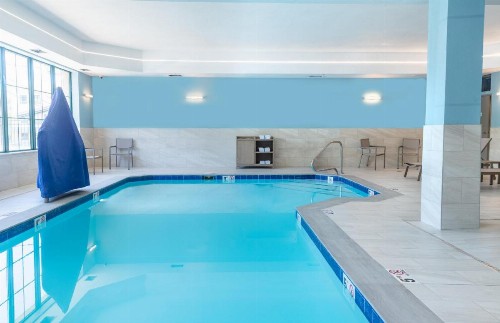Holiday Inn Express Hotel & Suites Pittsburgh-South Side an IHG Hotel - image 11
