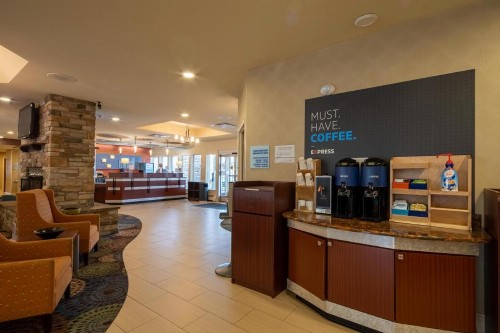 Holiday Inn Express Hotel & Suites Pittsburgh Airport an IHG Hotel - image 12