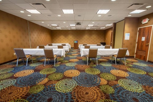 Holiday Inn Express Hotel & Suites Pittsburgh Airport an IHG Hotel - image 25