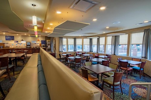 Holiday Inn Express Hotel & Suites Pittsburgh Airport an IHG Hotel - image 29
