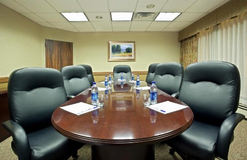 Holiday Inn Express Hotel & Suites Pittsburgh Airport an IHG Hotel - image 31