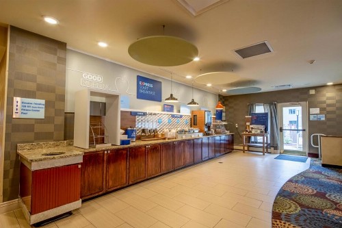 Holiday Inn Express Hotel & Suites Pittsburgh Airport an IHG Hotel - image 33