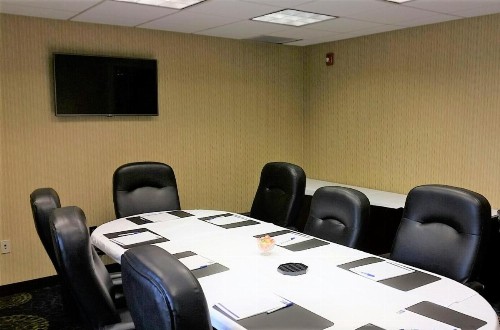 Holiday Inn Express Hotel & Suites Pittsburgh Airport an IHG Hotel - image 34