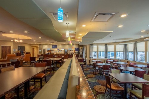 Holiday Inn Express Hotel & Suites Pittsburgh Airport an IHG Hotel - image 49