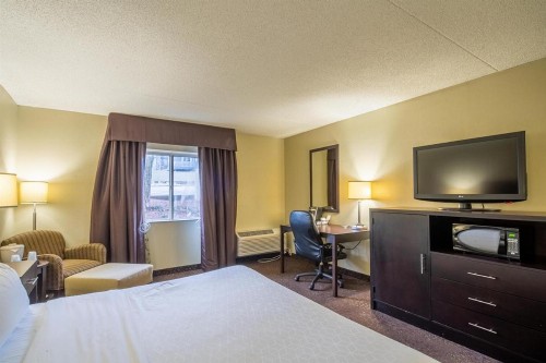 Holiday Inn Express Hotel & Suites Pittsburgh Airport an IHG Hotel - image 50