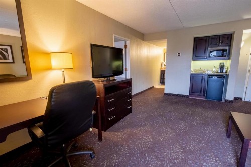 Holiday Inn Express Hotel & Suites Pittsburgh Airport an IHG Hotel - image 9