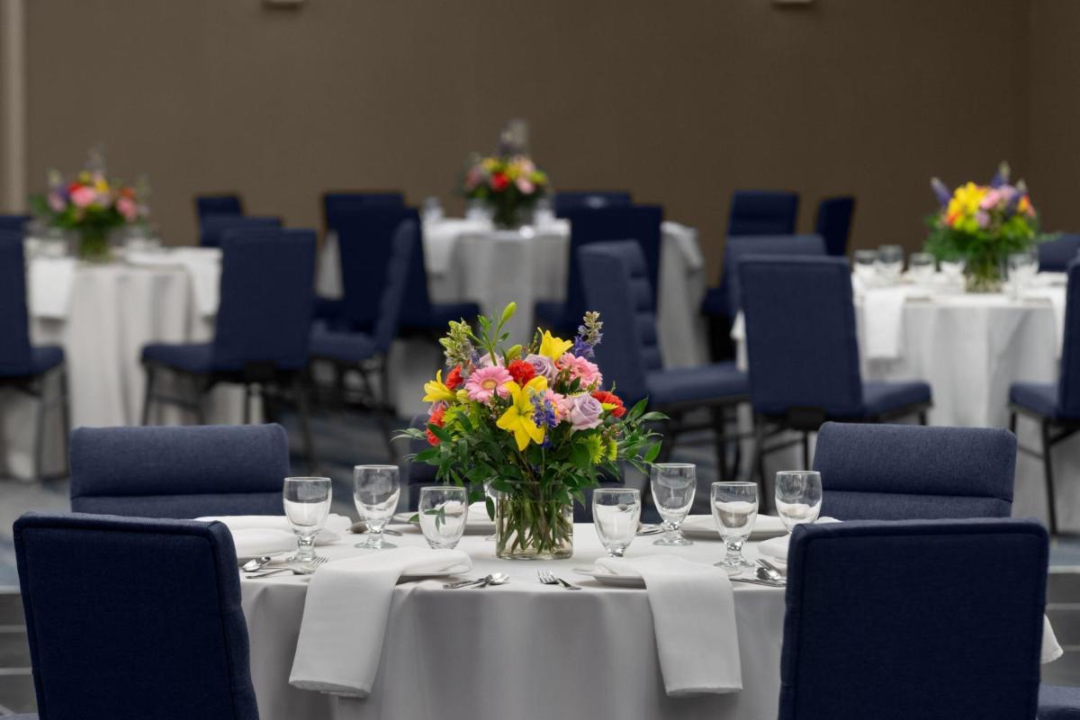 Wyndham Pittsburgh University Center - image 7