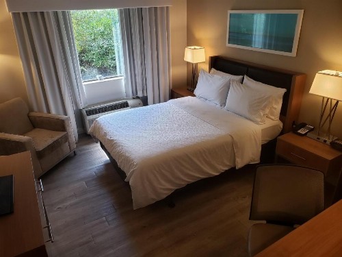 Holiday Inn Express Hotel Pittsburgh-North/Harmarville an IHG Hotel - image 12