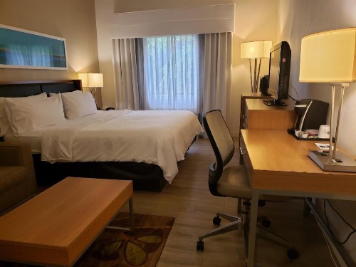 Holiday Inn Express Hotel Pittsburgh-North/Harmarville an IHG Hotel - image 4