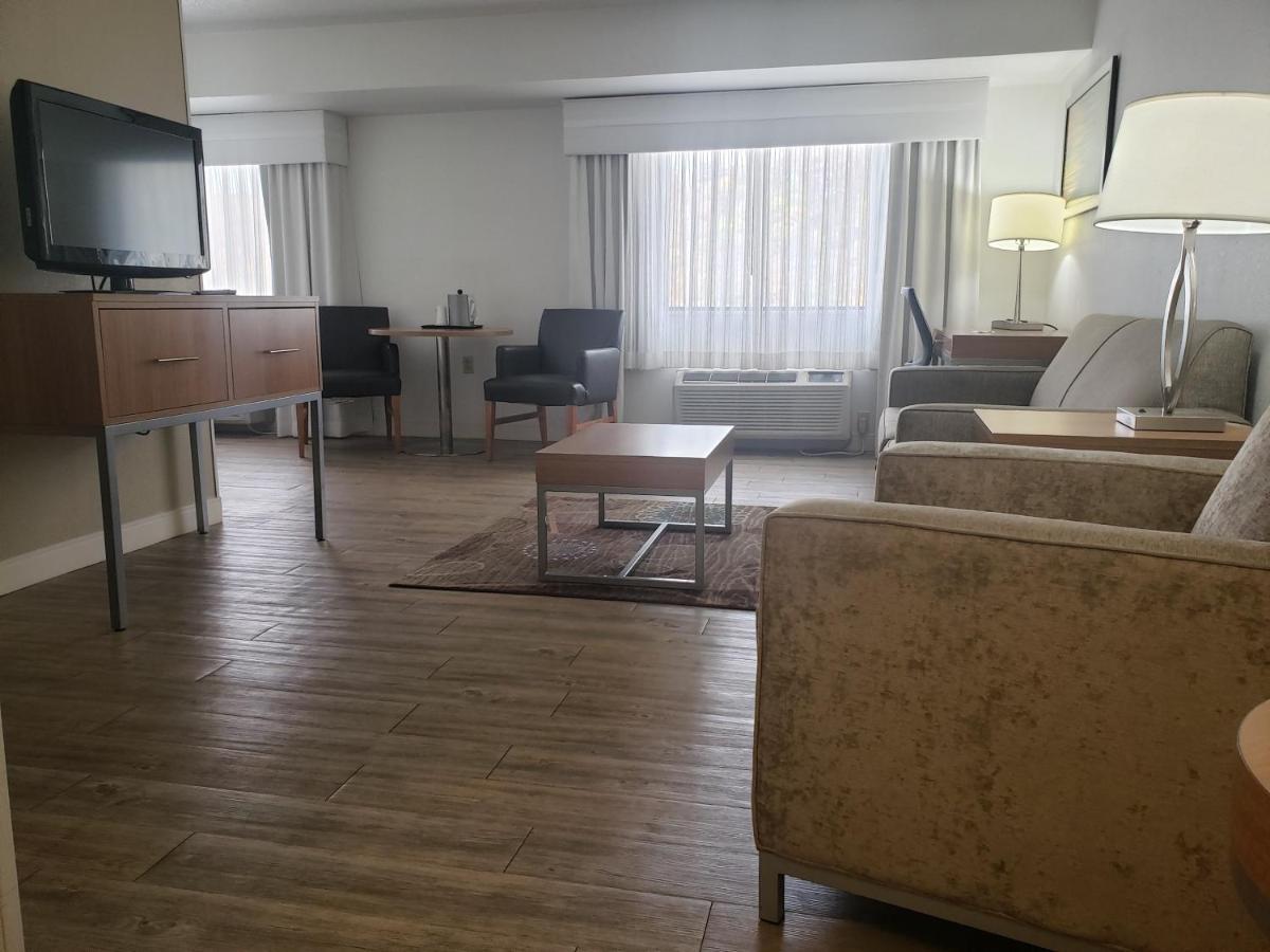 Holiday Inn Express Hotel Pittsburgh-North/Harmarville an IHG Hotel - image 7