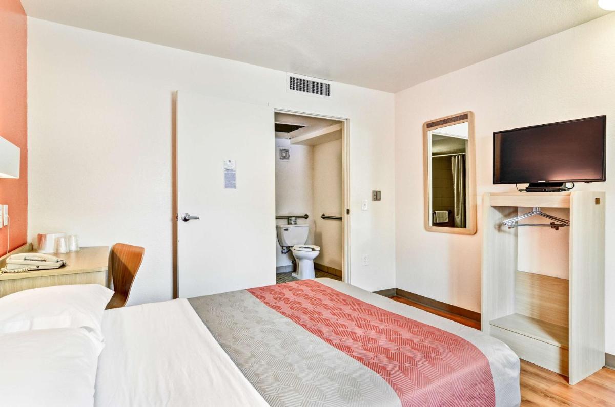 Motel 6-Pittsburgh PA - Crafton - image 3