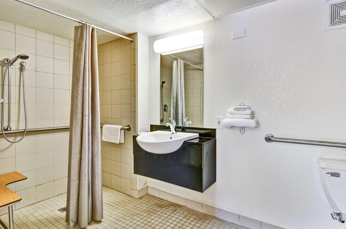 Motel 6-Pittsburgh PA - Crafton - image 4