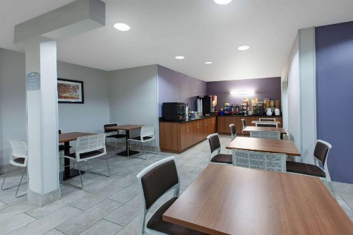 Microtel Inn & Suites by Wyndham Pittsburgh Airport - image 16
