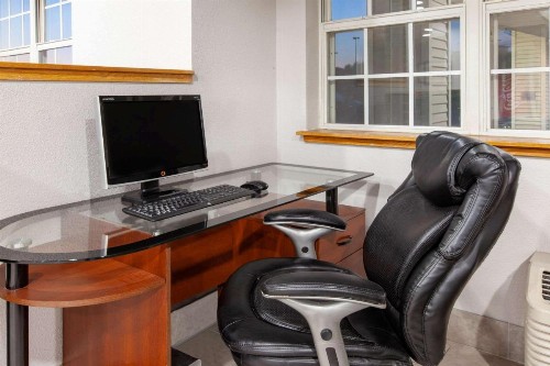 Microtel Inn & Suites by Wyndham Pittsburgh Airport - image 18