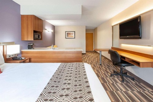 Microtel Inn & Suites by Wyndham Pittsburgh Airport - image 20