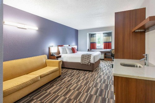 Microtel Inn & Suites by Wyndham Pittsburgh Airport - image 21