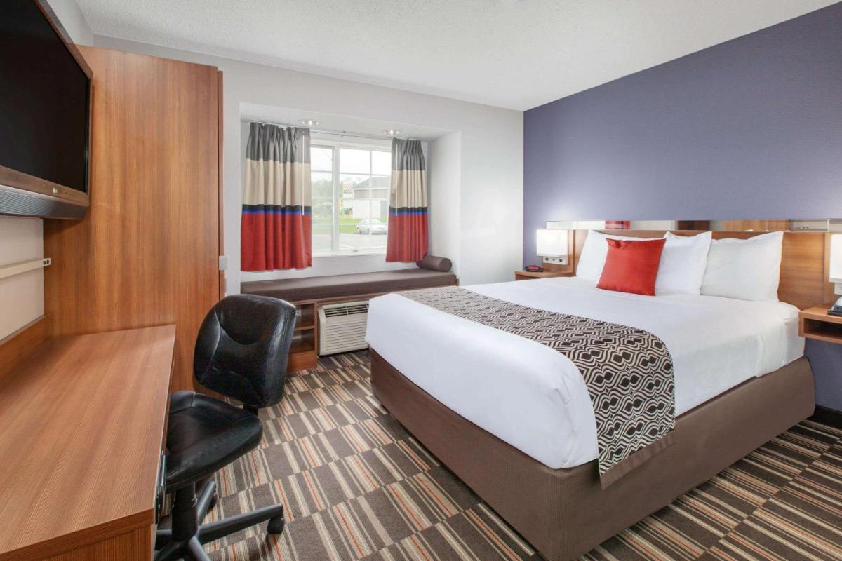 Microtel Inn & Suites by Wyndham Pittsburgh Airport - image 4