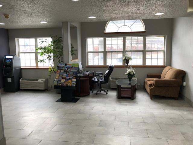 Microtel Inn & Suites by Wyndham Pittsburgh Airport - image 6