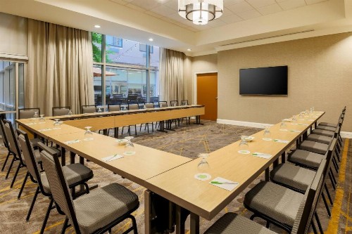 Courtyard by Marriott Pittsburgh Downtown - image 18