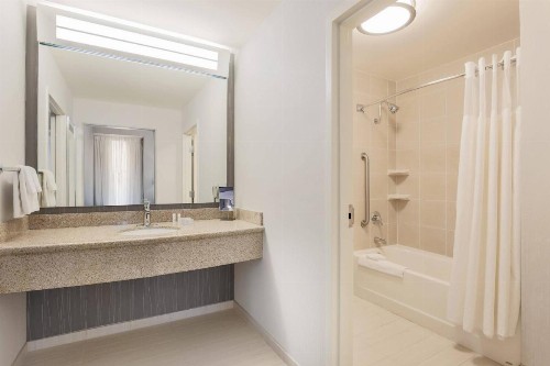 Courtyard by Marriott Pittsburgh Downtown - image 31