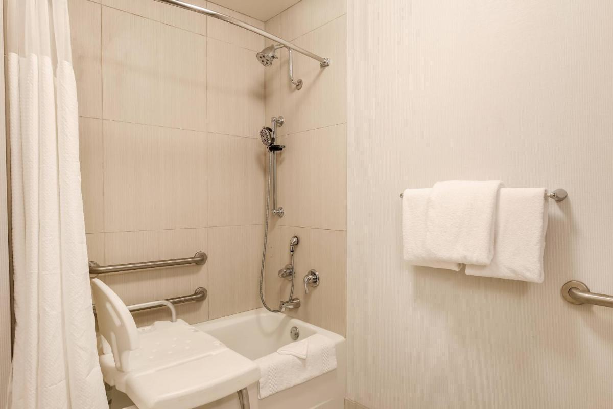 Courtyard by Marriott Pittsburgh Downtown - image 6