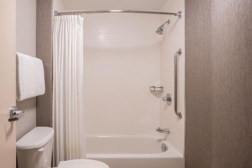 SpringHill Suites West Mifflin - image 10