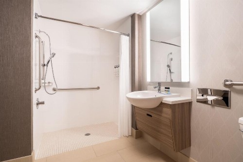SpringHill Suites West Mifflin - image 13