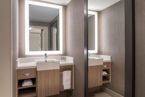 SpringHill Suites West Mifflin - image 14