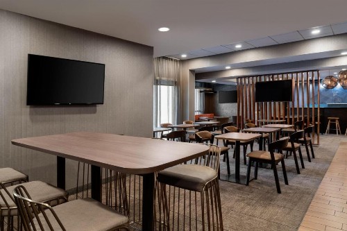 SpringHill Suites West Mifflin - image 6