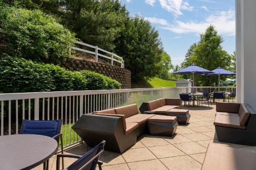 SpringHill Suites West Mifflin - image 7