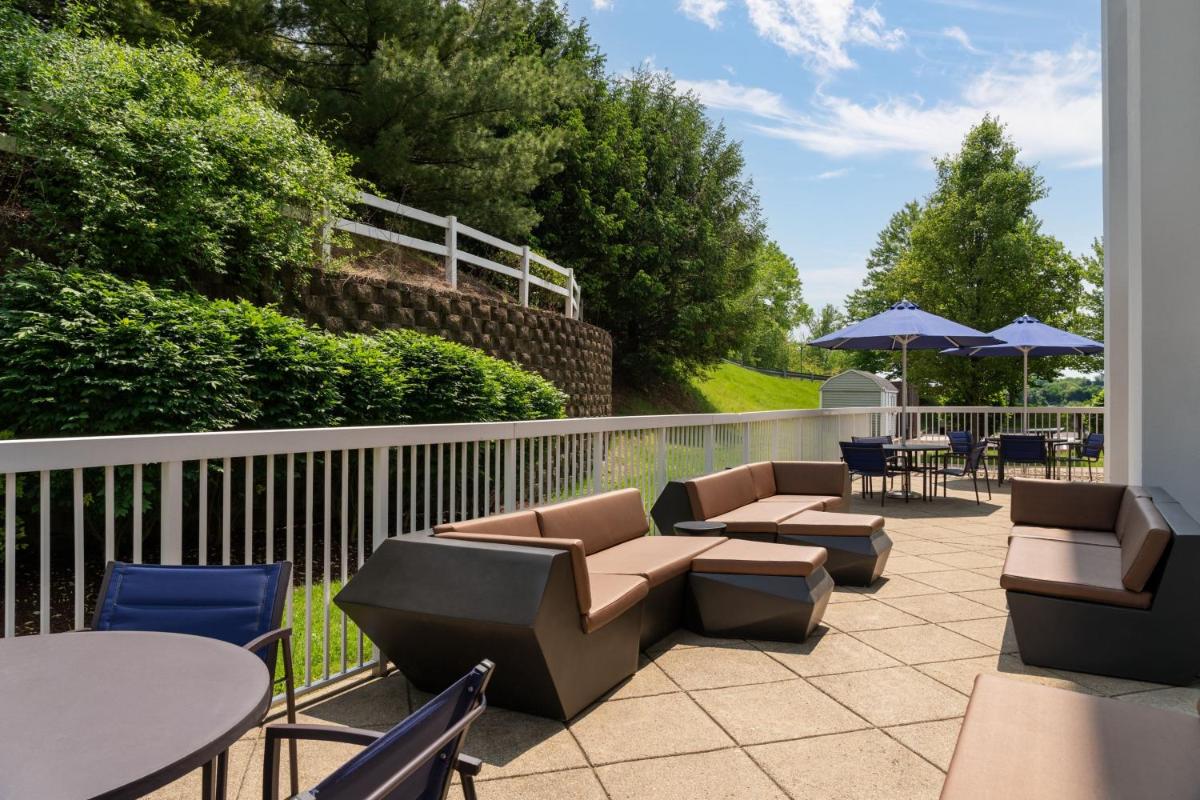 SpringHill Suites West Mifflin - image 7