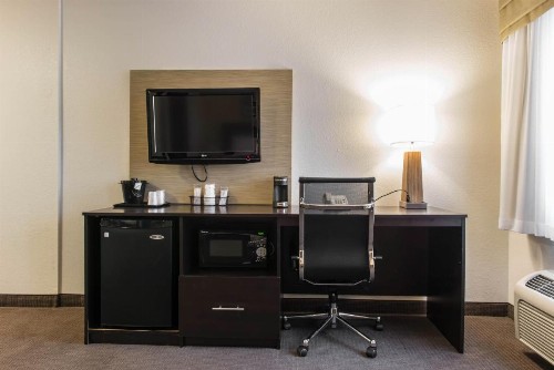MainStay Suites Pittsburgh Airport - image 10