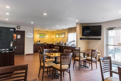 MainStay Suites Pittsburgh Airport - image 5