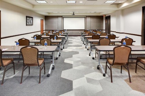 Hyatt Place Pittsburgh Airport - image 9